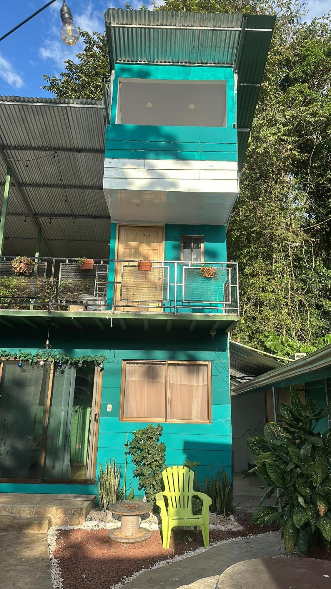 The Jungle Container Bed & Breakfast Quepos Exterior photo